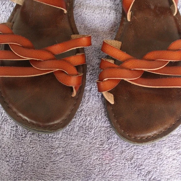 Time and Tru Size 9 Women’s Brown Sandals with Crisscross Straps and Ankle Strap - Picture 2 of 7